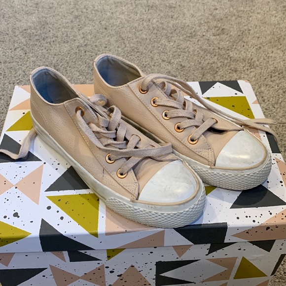 Rose gold air walk shoes. Size 6.5 - Picture 1 of 4
